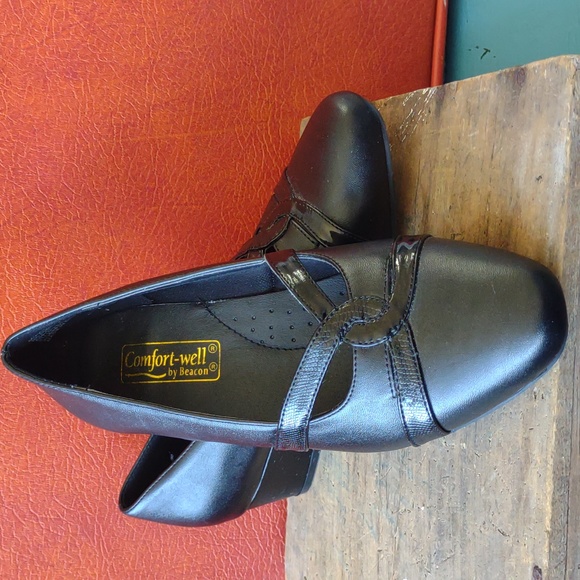 Comfort well by Beacon shoes - Picture 2 of 5